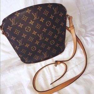 AUTHENTIC Louis Vuitton Shoulder Bag